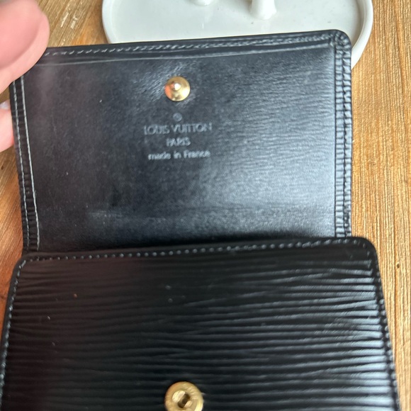 Louis Vuitton EPI in black trifold wallet. Excellent condition. - Picture 2 of 9